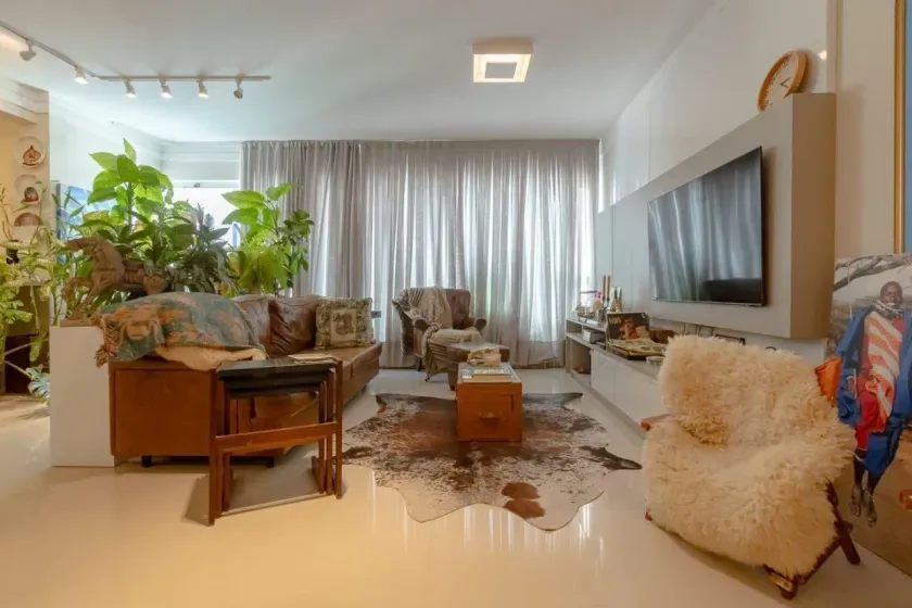 Apartamento mobiliado com 3 dormitórios sendo 2 suítes e 2 vagas no centro de Balneário Camboriú. — foto 5