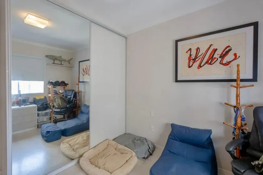 Apartamento mobiliado com 3 dormitórios sendo 2 suítes e 2 vagas no centro de Balneário Camboriú. — foto 6