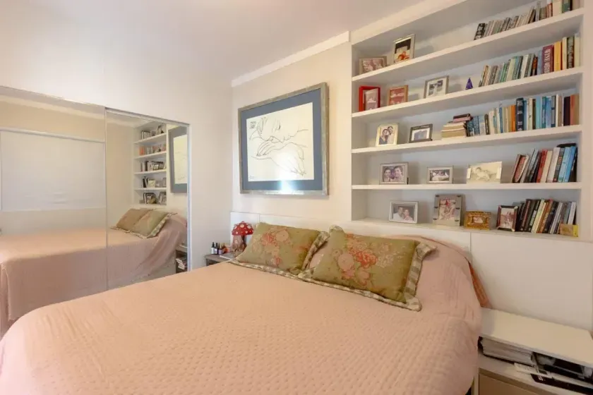Apartamento mobiliado com 3 dormitórios sendo 2 suítes e 2 vagas no centro de Balneário Camboriú. — foto 7