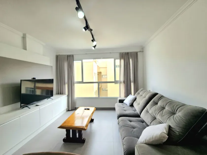 Apartamento mobiliado com 2 dormitórios e 1 vaga  na Avenida Atlântica em Balneário Camboriú — foto 4