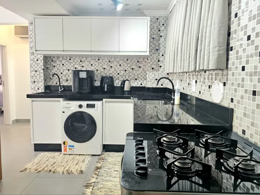 Apartamento mobiliado com 2 dormitórios e 1 vaga  na Avenida Atlântica em Balneário Camboriú — foto 9