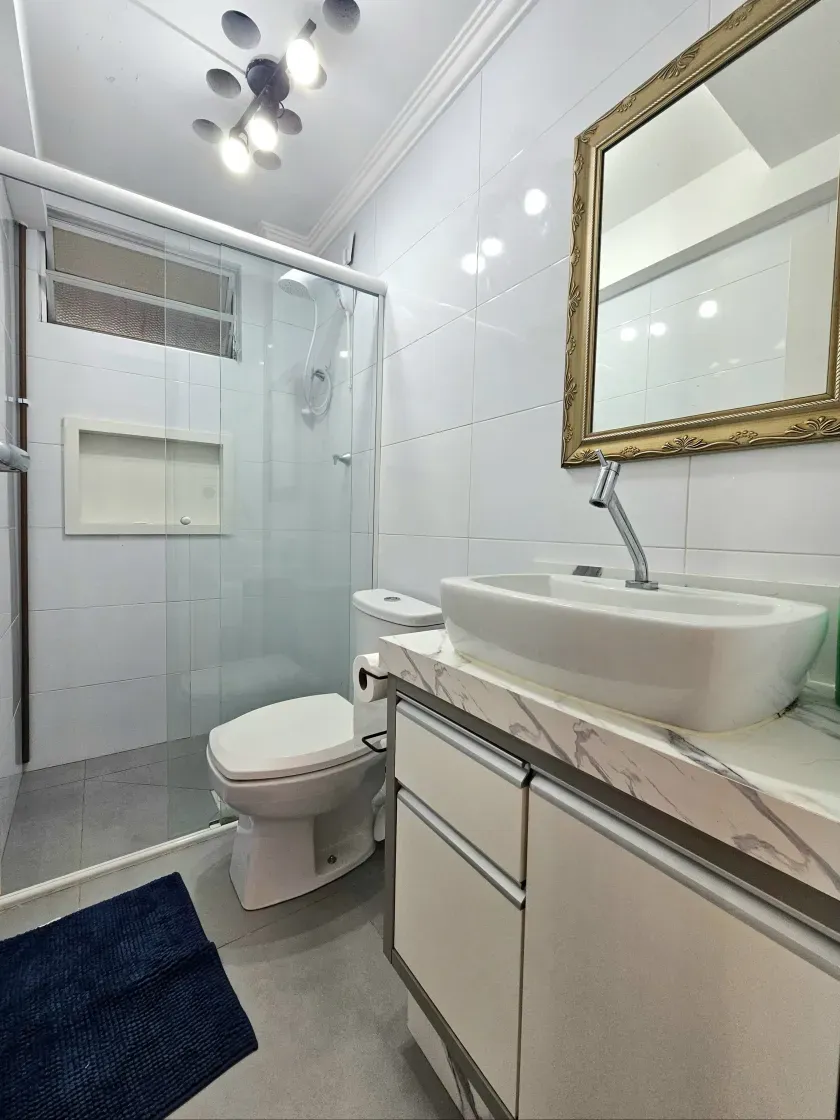 Apartamento mobiliado com 2 dormitórios e 1 vaga  na Avenida Atlântica em Balneário Camboriú — foto 12