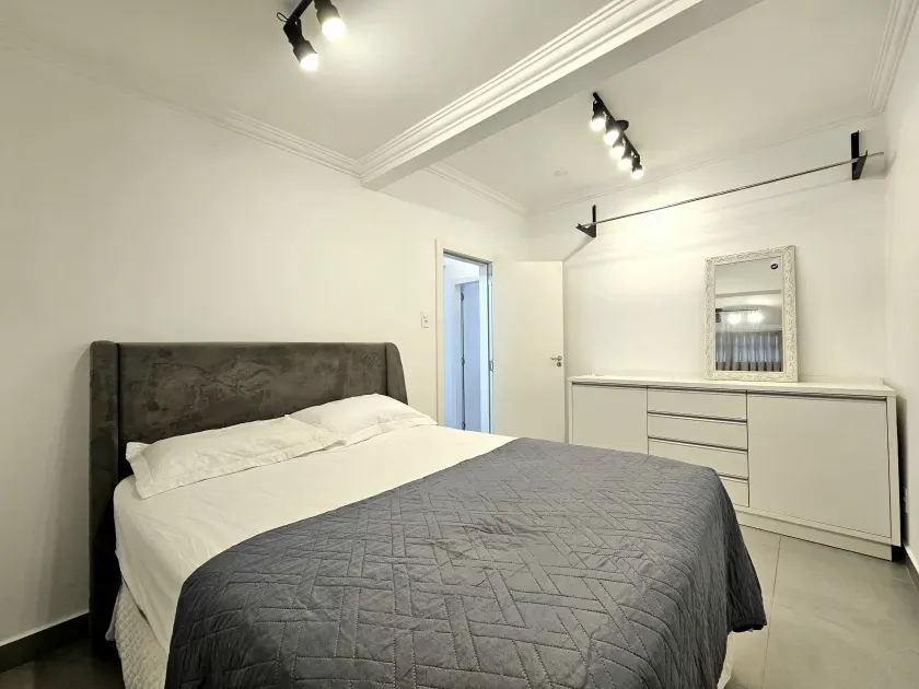 Apartamento mobiliado com 2 dormitórios e 1 vaga  na Avenida Atlântica em Balneário Camboriú — foto 13