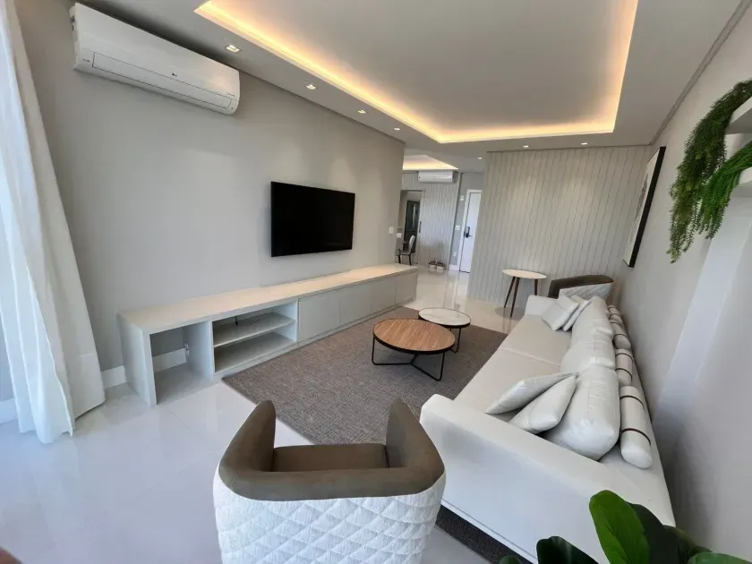 Apartamento na quadra do mar finamente mobiliado com 04 suítes e 04 vagas de garagem. — foto 3