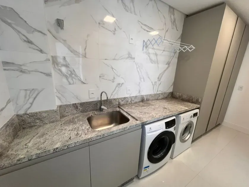 Apartamento na quadra do mar finamente mobiliado com 04 suítes e 04 vagas de garagem. — foto 15