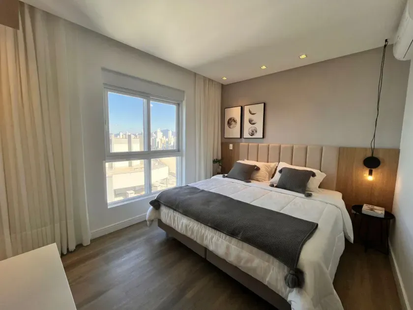 Apartamento na quadra do mar finamente mobiliado com 04 suítes e 04 vagas de garagem. — foto 16