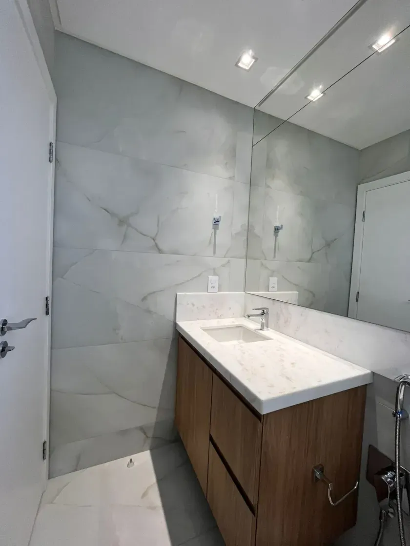 Apartamento na quadra do mar finamente mobiliado com 04 suítes e 04 vagas de garagem. — foto 23