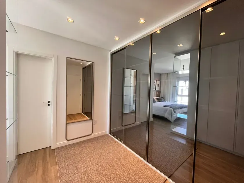 Apartamento na quadra do mar finamente mobiliado com 04 suítes e 04 vagas de garagem. — foto 21
