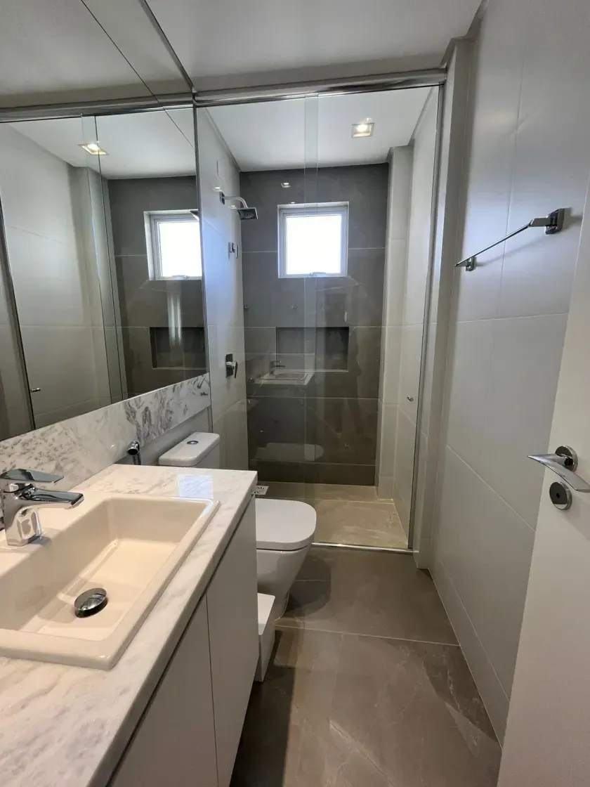 Apartamento na quadra do mar finamente mobiliado com 04 suítes e 04 vagas de garagem. — foto 28