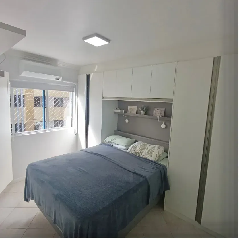 Apartamento mobiliado com 3 dormitórios sendo 1 suíte e 2 vagas, a 120 metros da Praia Central. — foto 7