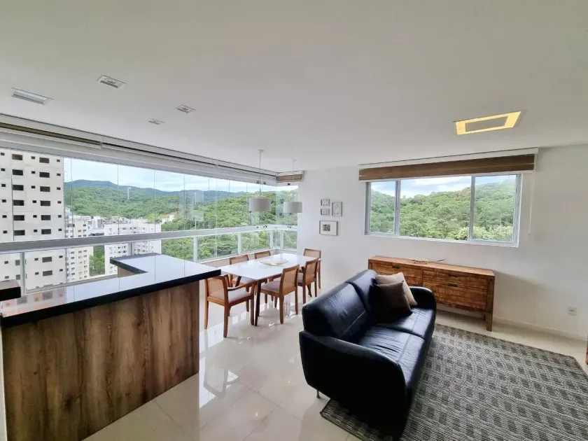 Apartamento mobiliado com 2 suítes e 2 vagas na Barra Norte em Balneário Camboriú.