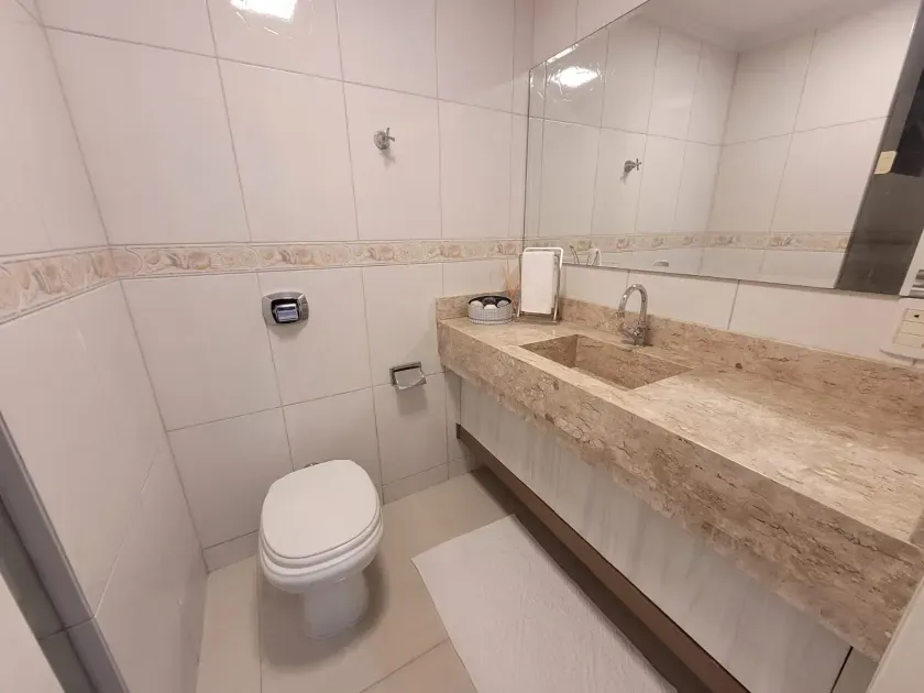 Apartamento com 3 dormitórios sendo 1 suíte e 1 vaga de garagem - Centro - Balneário Camboriú — foto 10