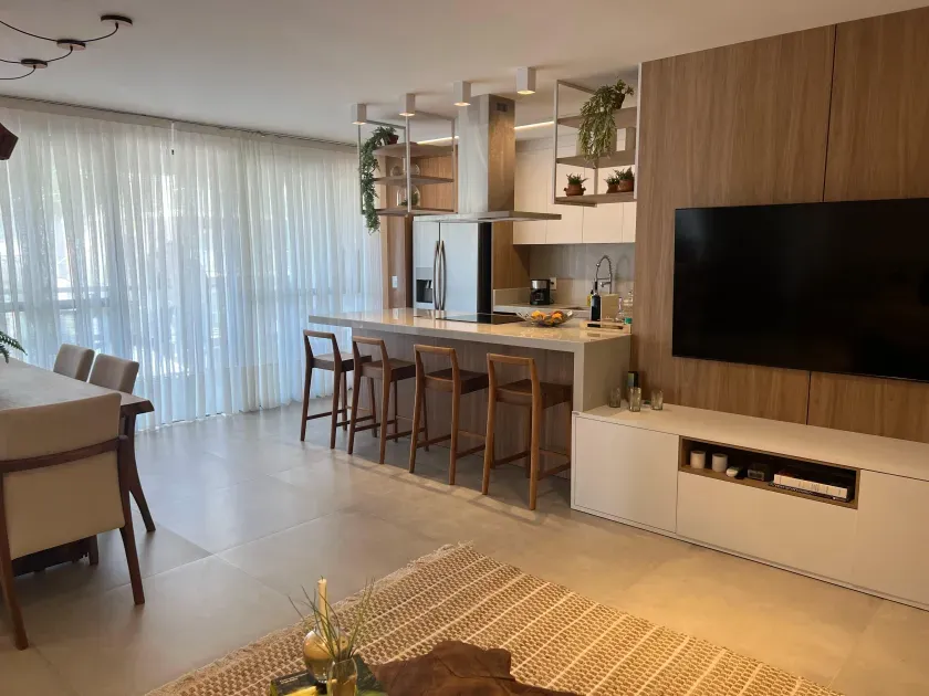 Apartamento com 3 suítes e 2 vagas de garagem - Praia Brava em Itajaí/SC — foto 2