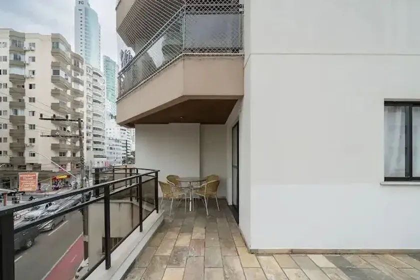 Apartamento com 4 dormitórios sendo 1 suíte e 2 vagas de garagem no Centro de Balneário Camboriú/SC — foto 18