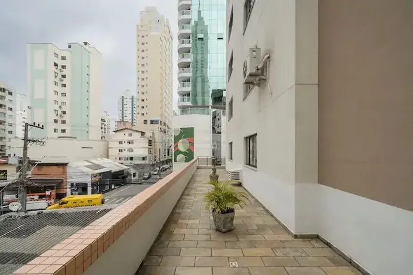 Apartamento com 4 dormitórios sendo 1 suíte e 2 vagas de garagem no Centro de Balneário Camboriú/SC — foto 21