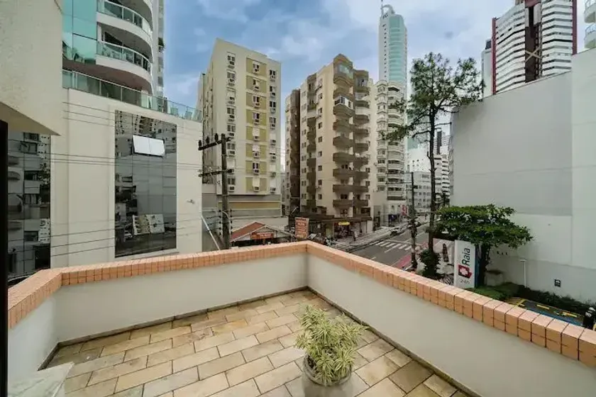 Apartamento com 4 dormitórios sendo 1 suíte e 2 vagas de garagem no Centro de Balneário Camboriú/SC — foto 22