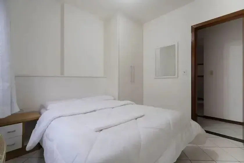 Apartamento com 4 dormitórios sendo 1 suíte e 2 vagas de garagem no Centro de Balneário Camboriú/SC — foto 9
