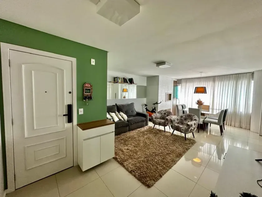 Apartamento com 3 suítes sendo 2 demi  e 2 vagas de garagem -  Àrea Central de Balneário Camboriú/SC — foto 2