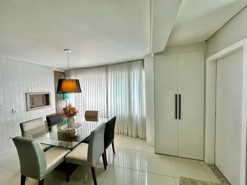 Apartamento com 3 suítes sendo 2 demi  e 2 vagas de garagem -  Àrea Central de Balneário Camboriú/SC