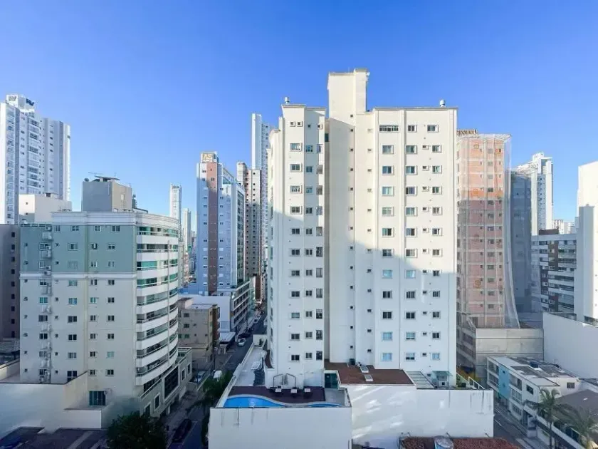 Apartamento com 3 suítes sendo 2 demi  e 2 vagas de garagem -  Àrea Central de Balneário Camboriú/SC — foto 17