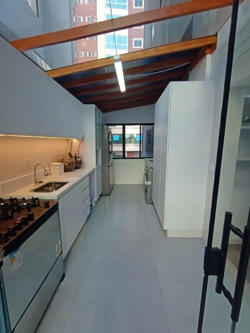 Apartamento com 2 dormitórios e 1 vaga de garagem em Balneário Camboriú/SC — foto 2