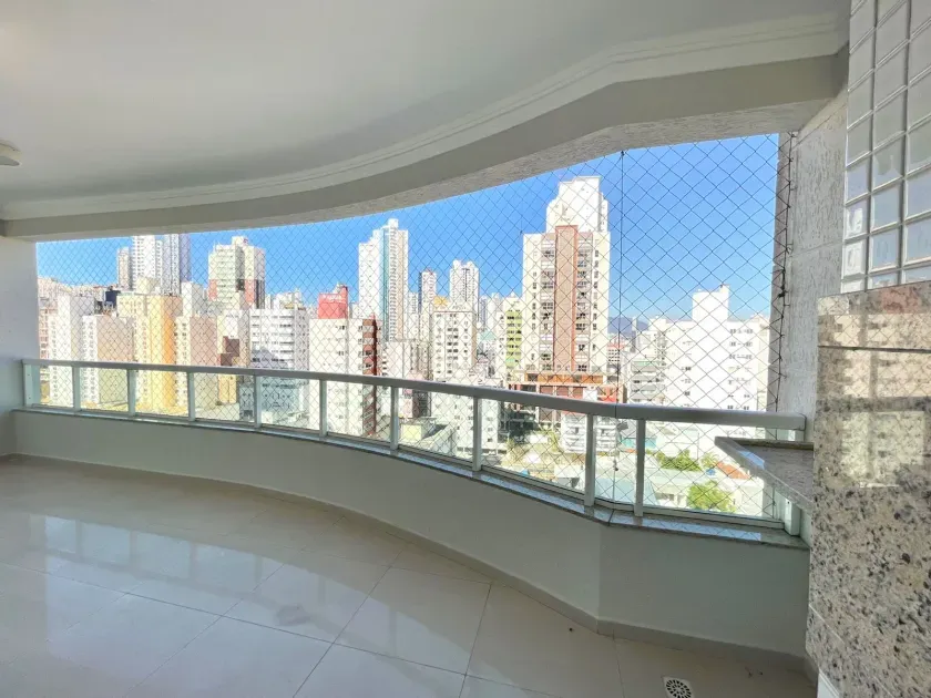 Apartamento com 1 suíte + 2 demi e 2 vagas de garagem em Balneário Camboriú/SC