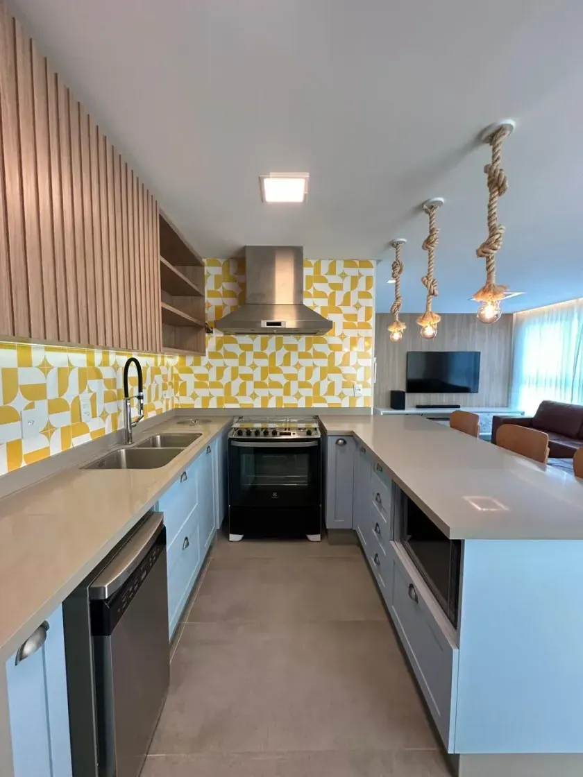 Apartamento mobiliado com 4 dormitórios sendo 3 suítes e 3 vagas no Centro de Balneário Camboriú — foto 3