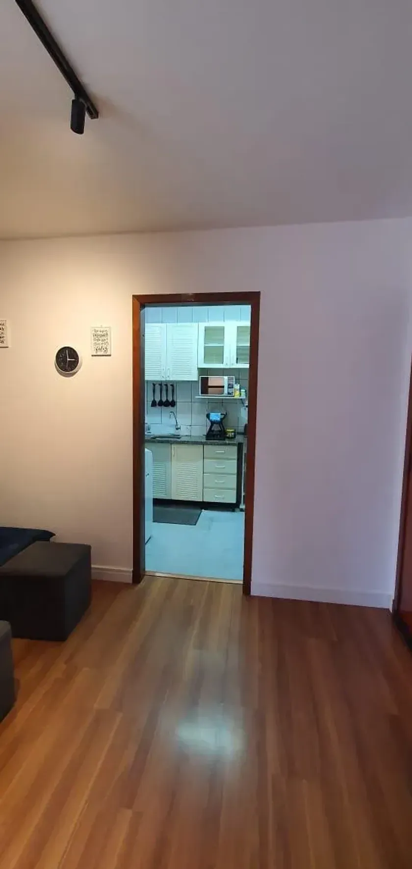 Apartamento mobiliado com 1 dormitório e 1 vaga de garagem no Centro de Balneário Camboriú — foto 3