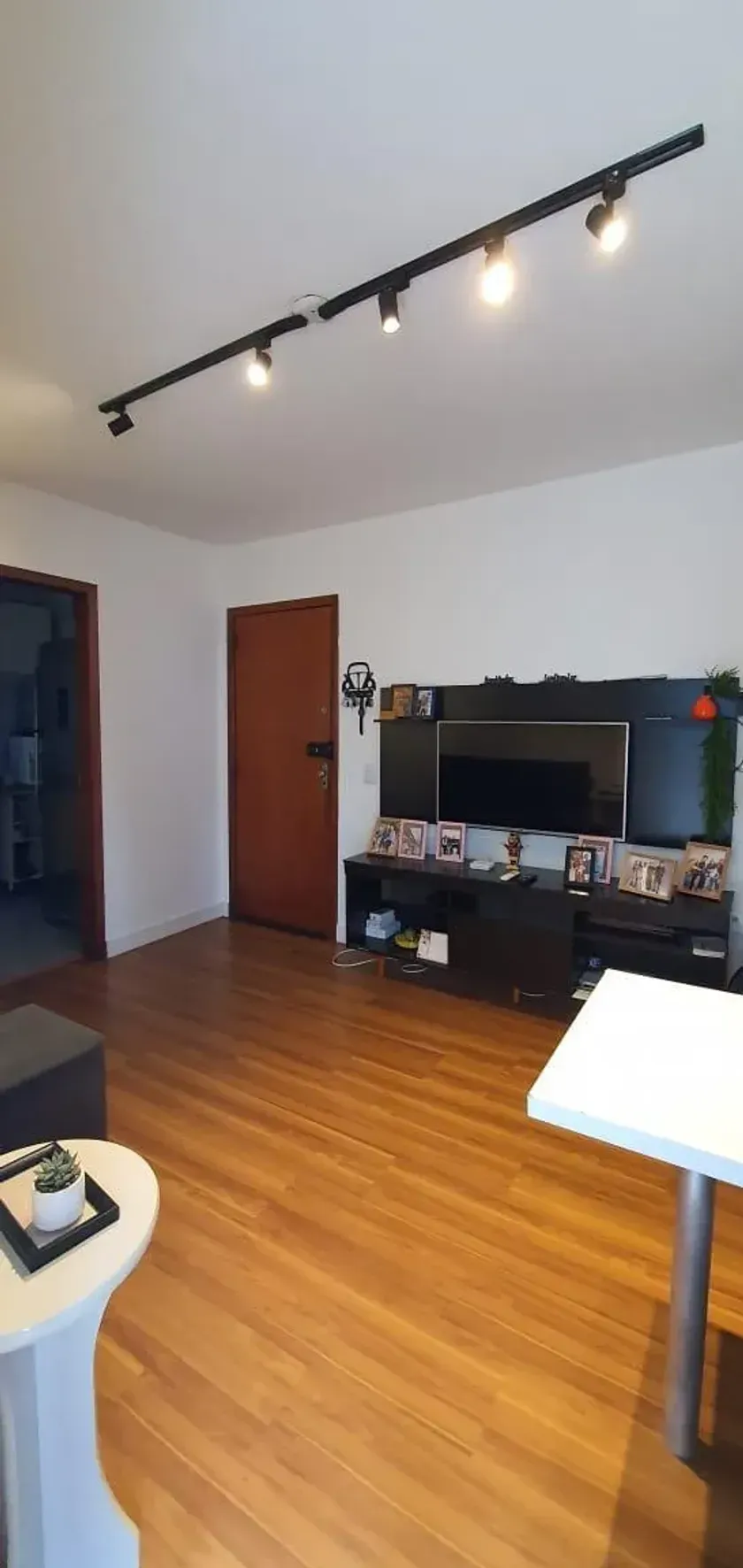 Apartamento mobiliado com 1 dormitório e 1 vaga de garagem no Centro de Balneário Camboriú — foto 4