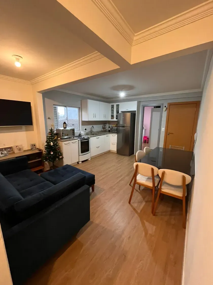 Apartamento semi mobiliado de 2 dormitórios e 1 vaga de garagem na Vila Real em Balneário Camboriú