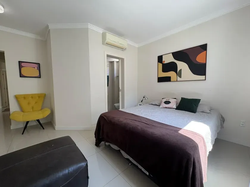 Apartamento mobiliado na Praia Brava com 1 suíte, 2 demi-suítes e 2 vagas de garagem em Itajaí/SC — foto 15