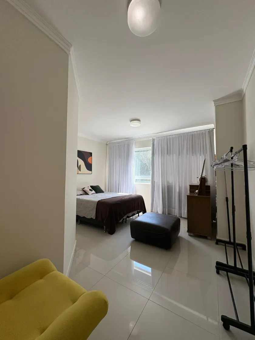 Apartamento mobiliado na Praia Brava com 1 suíte, 2 demi-suítes e 2 vagas de garagem em Itajaí/SC — foto 9