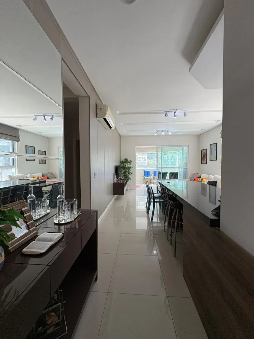 Apartamento mobiliado na Praia Brava com 1 suíte, 2 demi-suítes e 2 vagas de garagem em Itajaí/SC — foto 5