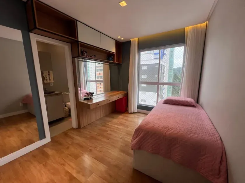 Apartamento com 3 suítes e 2 vagas de garagem Bairro Pioneiros em Balneário Camboriú/SC — foto 13