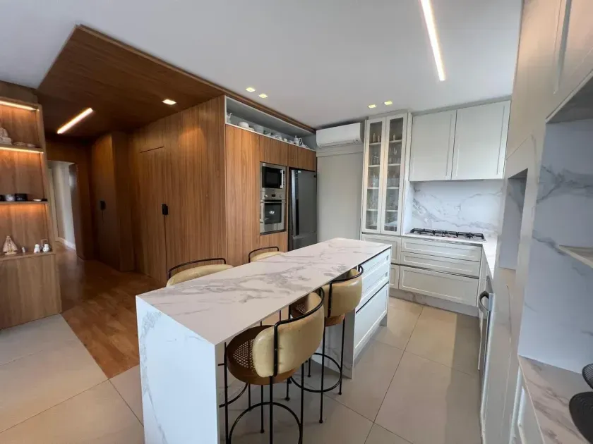Apartamento com 3 suítes e 2 vagas de garagem Bairro Pioneiros em Balneário Camboriú/SC — foto 6