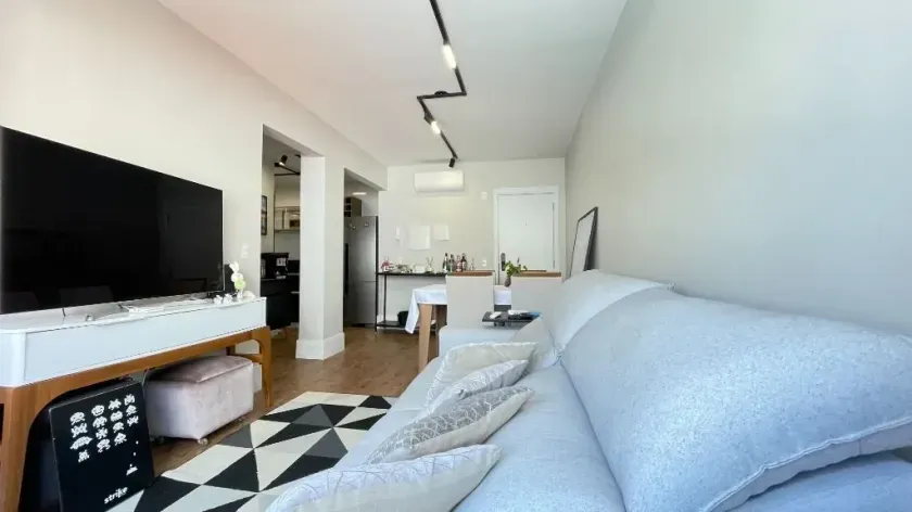 Apartamento Totalmente Reformado no Centro de Balneário Camboriú — foto 2