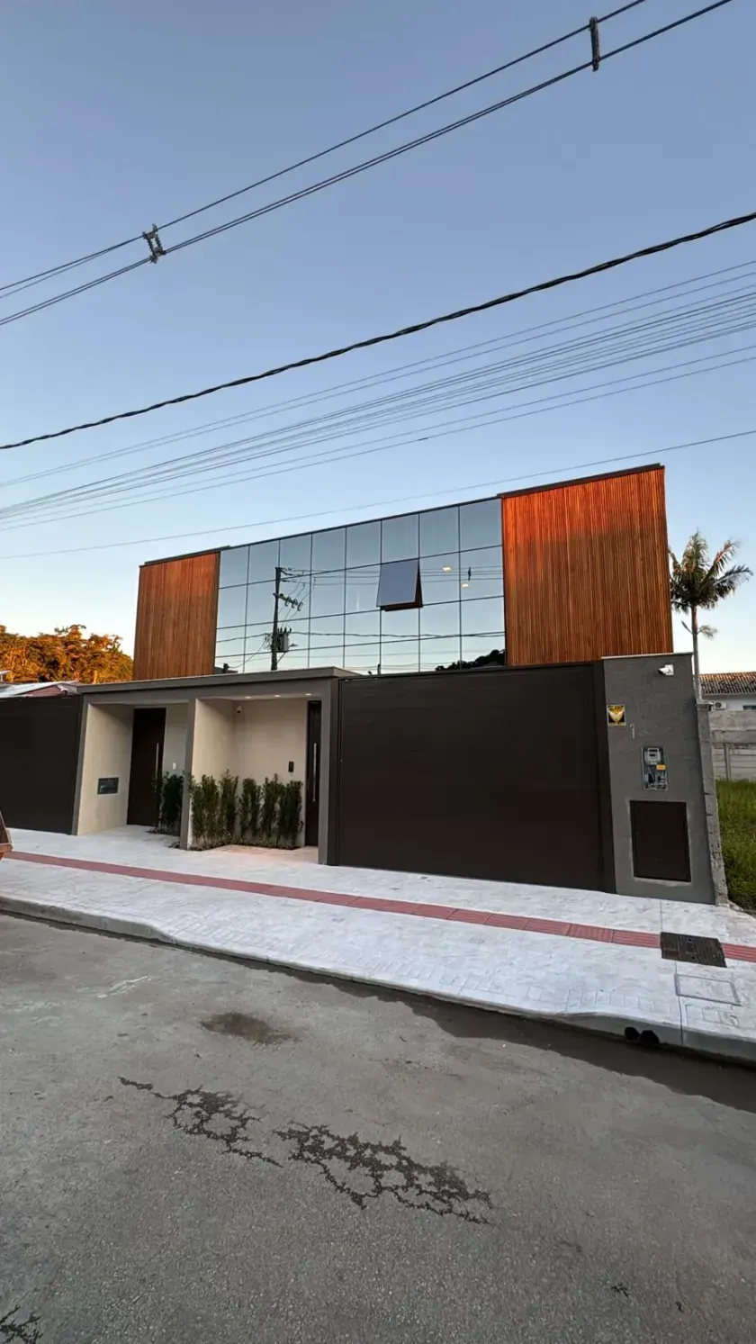 Sobrado com 3 suítes sendo 1 master e 2 vagas - Barra em Balneário Camboriú/SC — foto 14