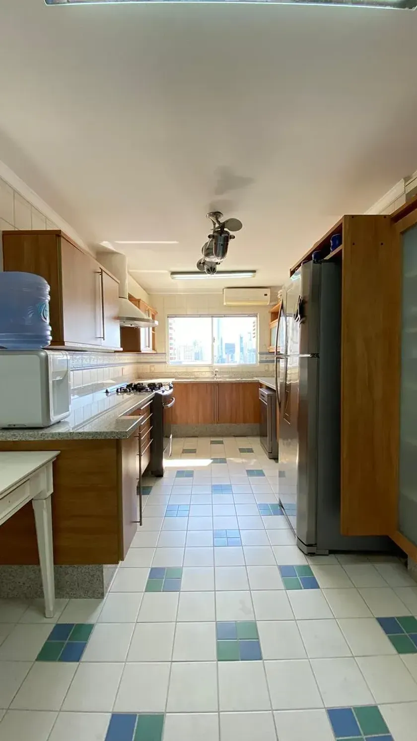 Apartamento vista mar mobiliado com 4 suítes e 3 vagas na Av. Atlantica em Balneário Camboriú — foto 2