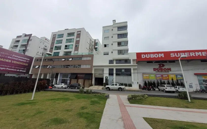 Apartamento com 3 dormitórios sendo 1 suíte e 1 vaga de garagem na Barra Norte em Bal. Camboriú-SC