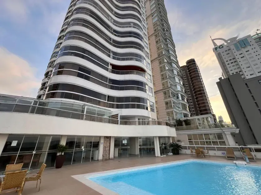 Apartamento frente mar com 3 suítes e 4 vagas de garagem em Balneário Camboriú — foto 5