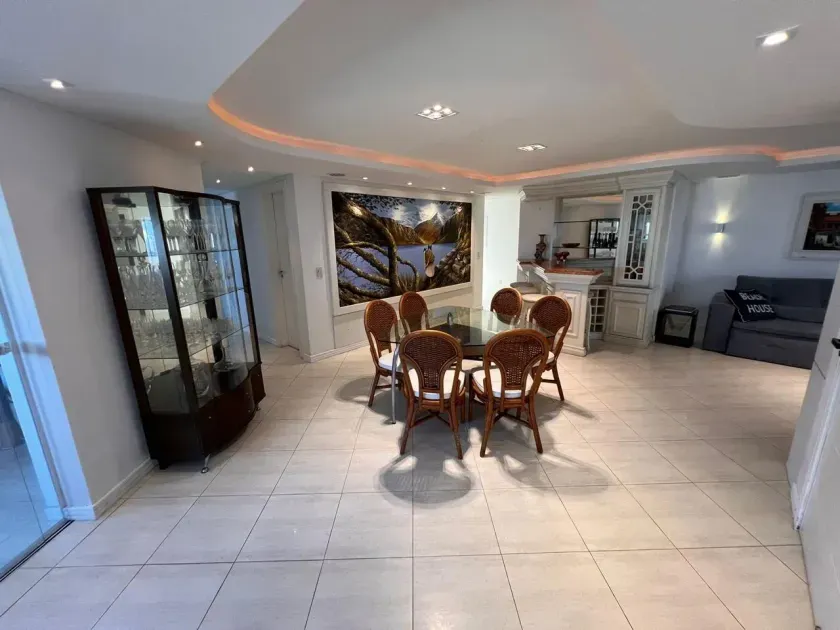 Apartamento frente mar com 3 suítes e 4 vagas de garagem em Balneário Camboriú — foto 9