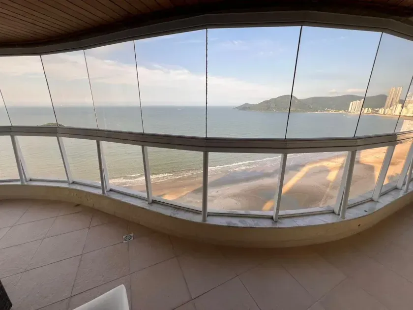 Apartamento frente mar com 3 suítes e 4 vagas de garagem em Balneário Camboriú — foto 14