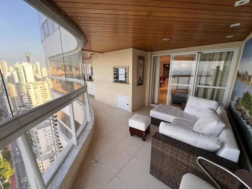 Apartamento frente mar com 3 suítes e 4 vagas de garagem em Balneário Camboriú — foto 17