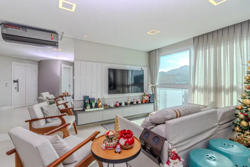 Apartamento 2 suítes e 2 dormitórios com 2 vagas de garagem em Balneário Camboriú/SC