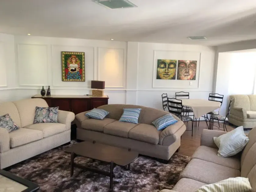 Cobertura duplex com 4 dormitórios sendo 1 suíte e 2 vagas de garagem em Balneário Camboriú/SC