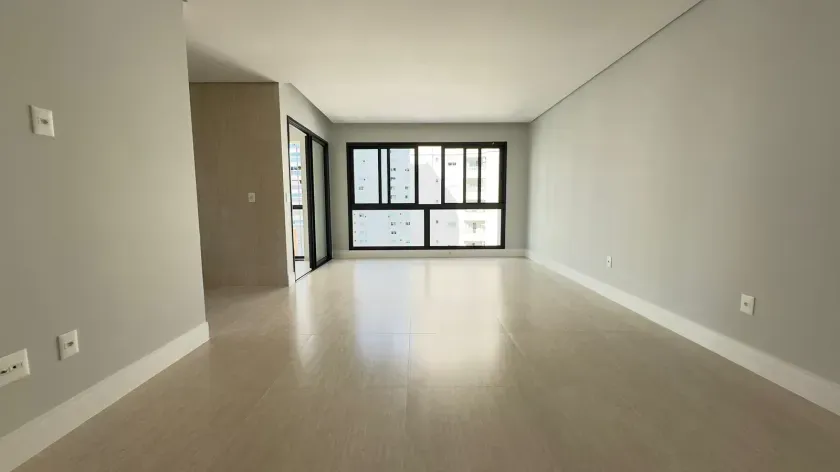 Apartamento de 3 suítes e 2 vagas de garagem no centro de Balneário Camboriú/SC — foto 2