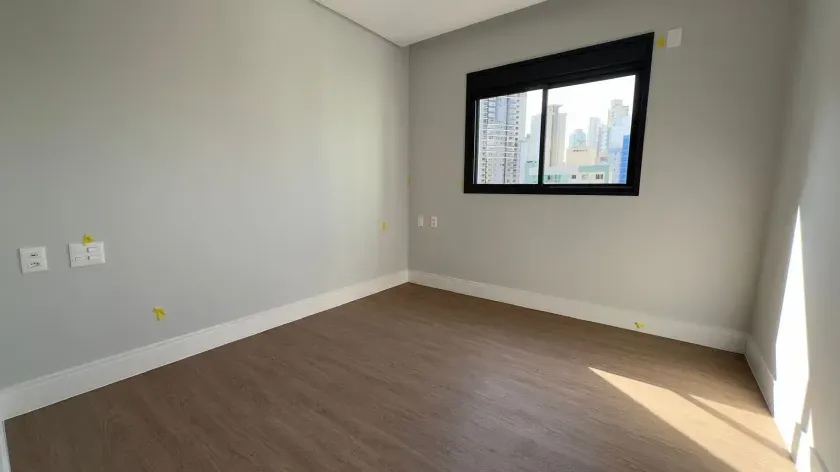 Apartamento de 3 suítes e 2 vagas de garagem no centro de Balneário Camboriú/SC — foto 11