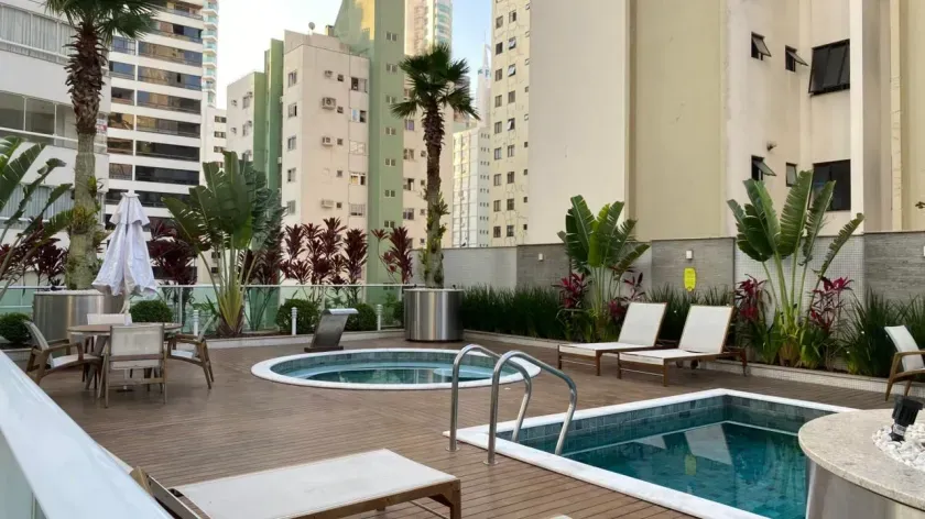 Apartamento vista mar mobiliado com 3 suítes e 3 vagas de garagem no Centro de Balneário Camboriú — foto 18