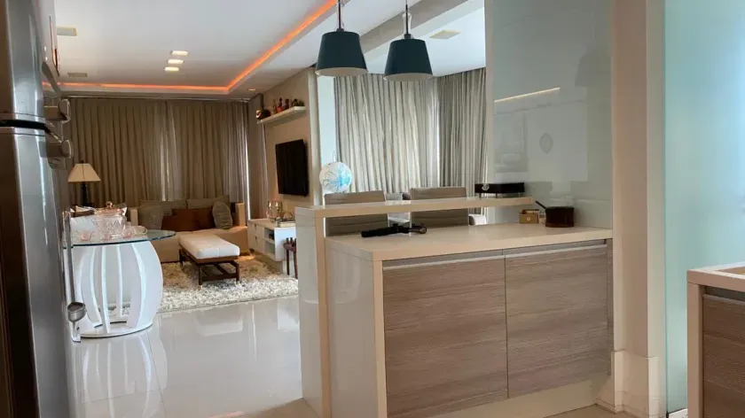 Apartamento vista mar mobiliado com 3 suítes e 3 vagas de garagem no Centro de Balneário Camboriú — foto 5