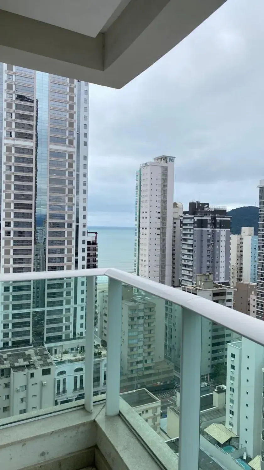 Apartamento vista mar mobiliado com 3 suítes e 3 vagas de garagem no Centro de Balneário Camboriú — foto 9